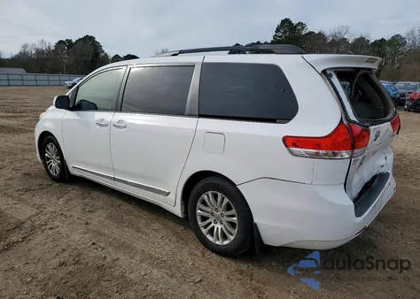 2014 Toyota Sienna Xle z USA, uszkodzony, nr VIN 5TDYK3DC6ES412012